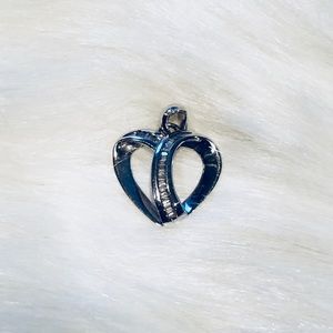 14k white gold heart pendant with diamond chips